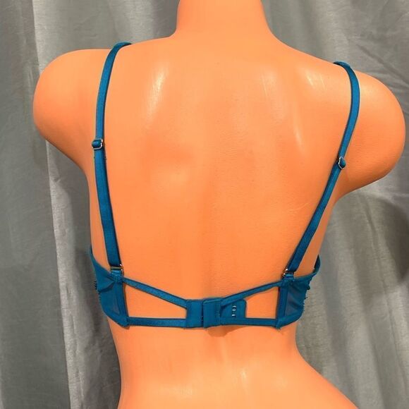 Victoria’s Secret Very Sexy Sheer Mesh unlined Plunge bra - Picture 8 of 8